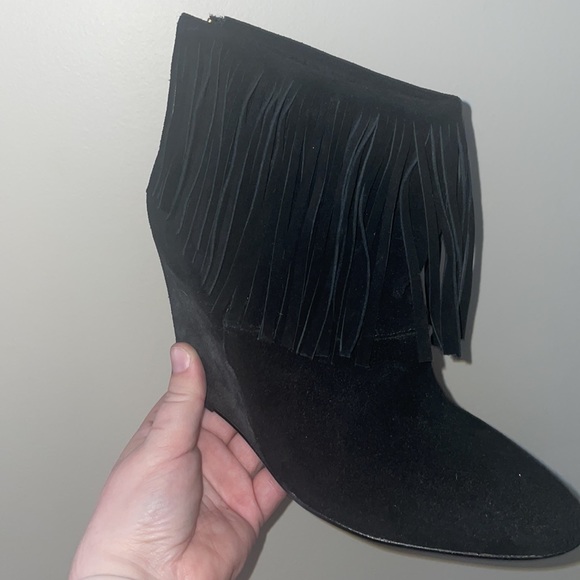 Brand new never worn Chinese Laundry black suede ankle boot with fringe - Picture 2 of 10